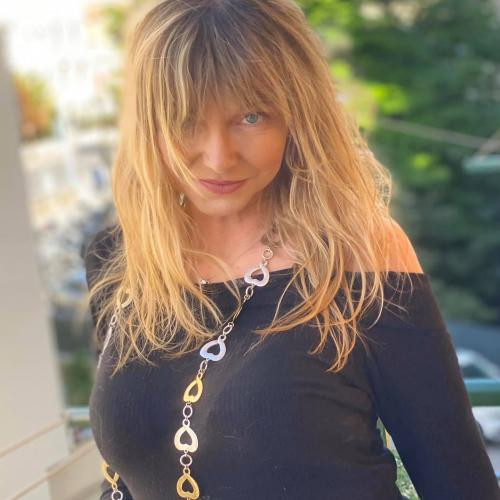 Qui veut baiser une cougar chaude ?