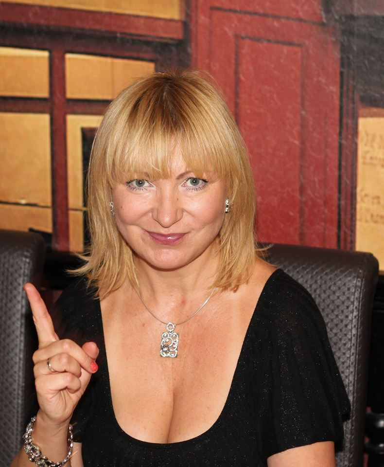 Chaude cougar pour sexe gratuit A Montreal